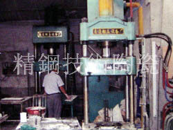 Dry pressing production equipment